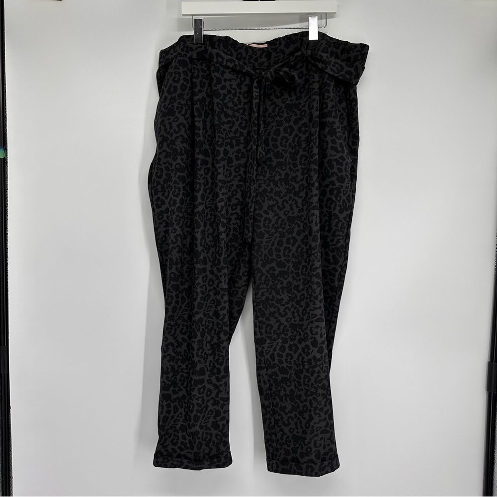 Philosophy Grey Gorund/Black Animal Print Pants Size 2X